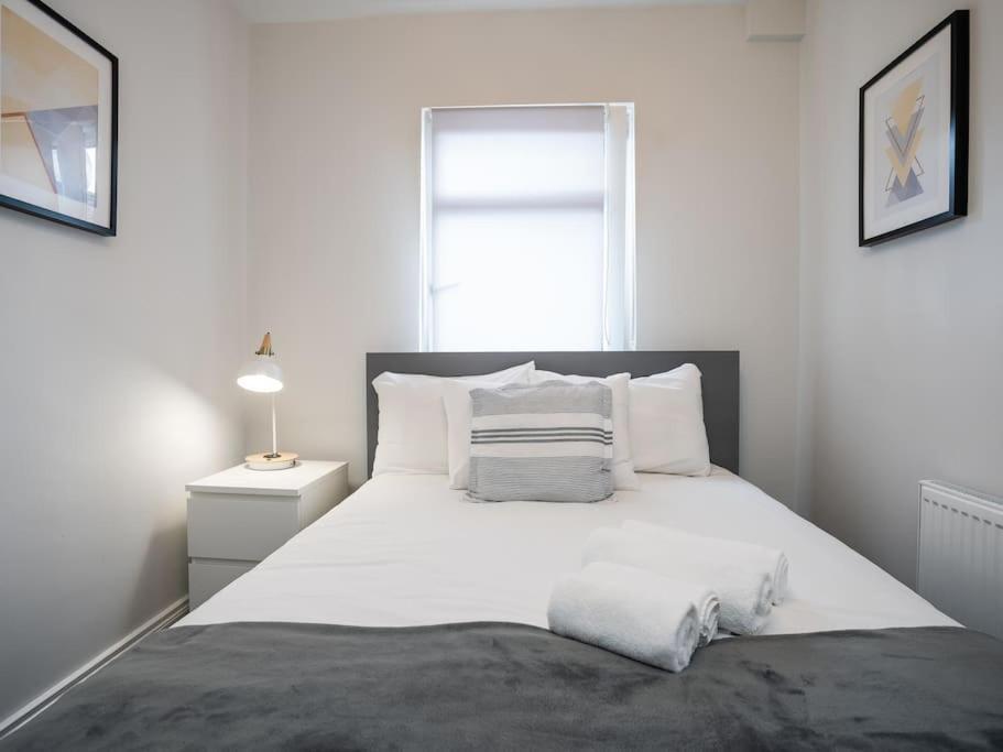 Cozy Townhouse, Walking Distance To Belfast City Esterno foto