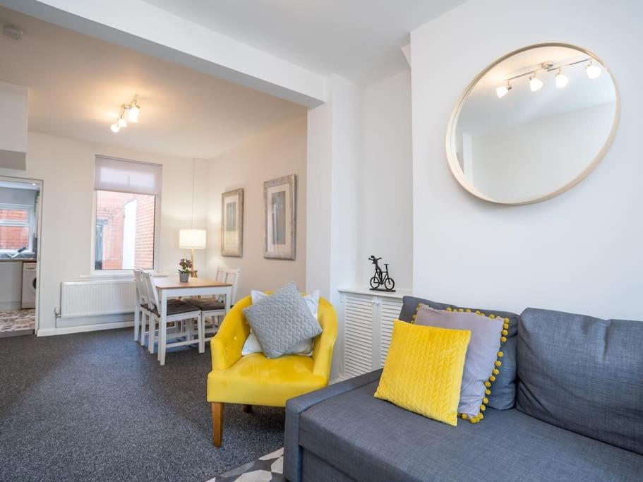 Cozy Townhouse, Walking Distance To Belfast City Esterno foto