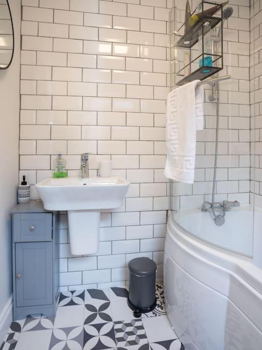Cozy Townhouse, Walking Distance To Belfast City Esterno foto