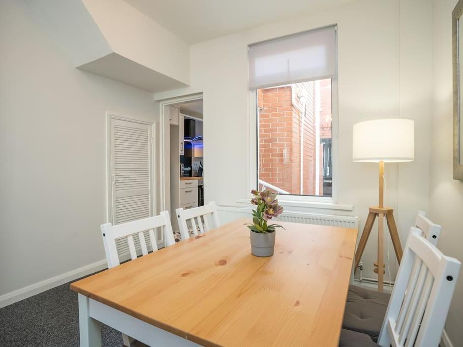 Cozy Townhouse, Walking Distance To Belfast City Esterno foto