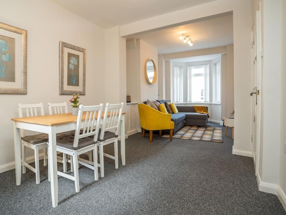 Cozy Townhouse, Walking Distance To Belfast City Esterno foto