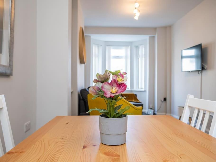 Cozy Townhouse, Walking Distance To Belfast City Esterno foto